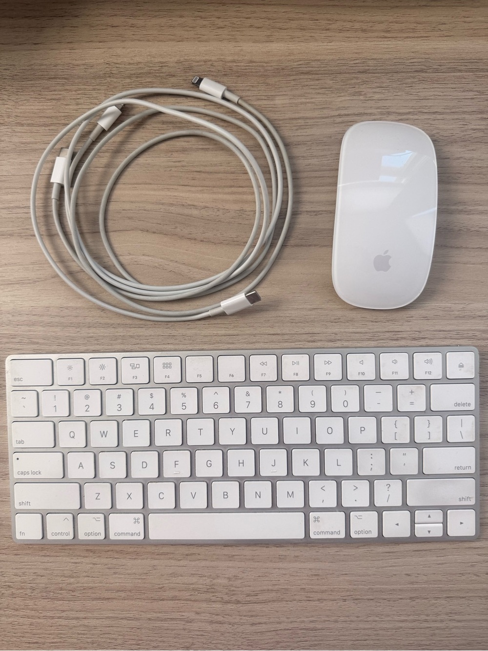 Apple White Wireless Magic Mouse with White Wireless Keyboard and Charging Cable